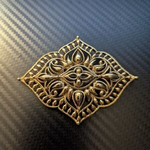 Elegant Gold Filigree Brooch